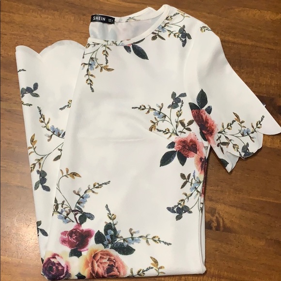 NWOT Women’s SHEIN Scalloped Short Sleeve Dress - Picture 2 of 2